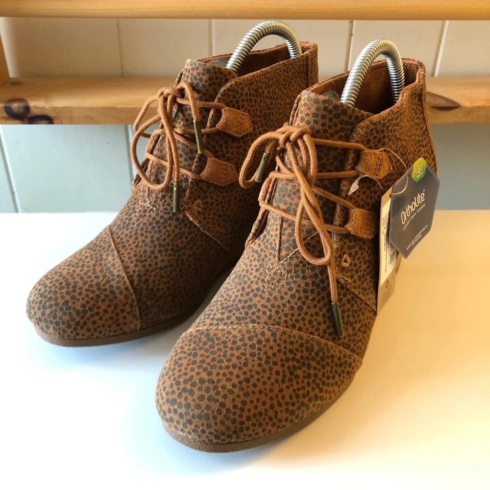 TOMS Kala Unisex Tan Mini Cheetah Suede Women’s Wedge Booties - Picture 2 of 13